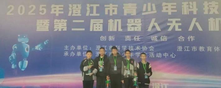 嵩明县一中初中部学子在世界机器人大赛玉溪市选拔赛中喜获冠亚季军