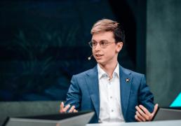 颠覆认知！LOL主播队暴打联赛豪门，战队老板激动落泪，外网炸锅