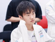 LOL官(guān)方点名knight，将他所有荣誉罗列出(chū)來(lái)，离大满贯还差一个S冠