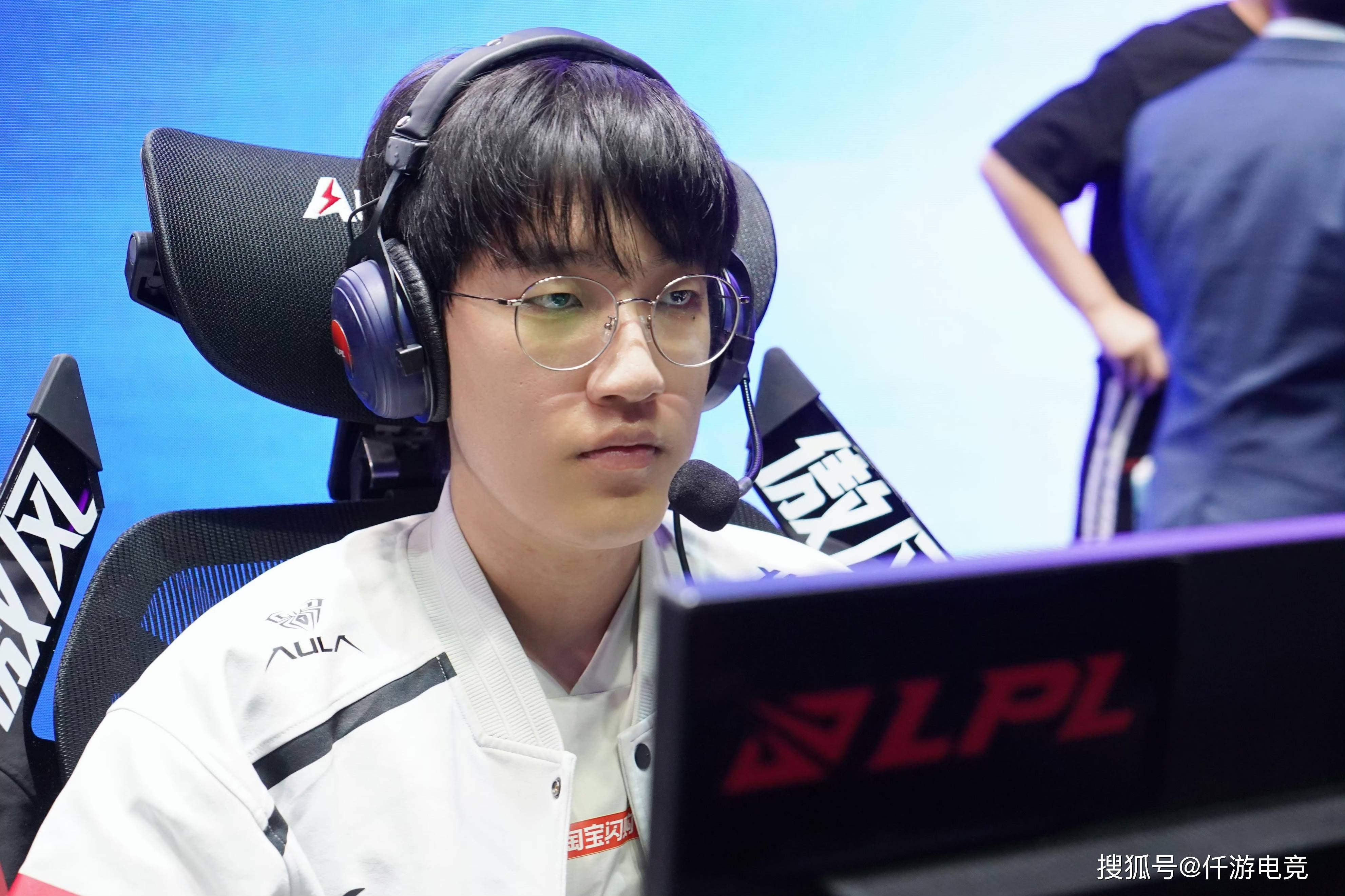 LPL官方解(jiě)說(shuō)米勒：IG组全神班(bān)就(jiù)是爲(wèi)了進(jìn)世界賽(sài)，几轮游不重要