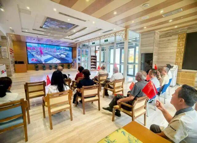 观盛世閲(yuè)兵(bīng) 燃爱国之情(qíng) 做(zuò)暖心养老人