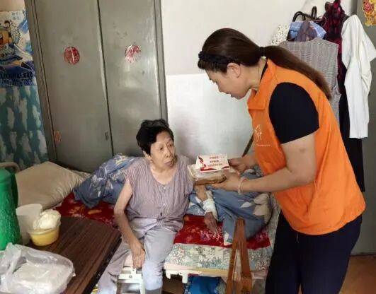 观盛世閲(yuè)兵(bīng) 燃爱国之情(qíng) 做(zuò)暖心养老人