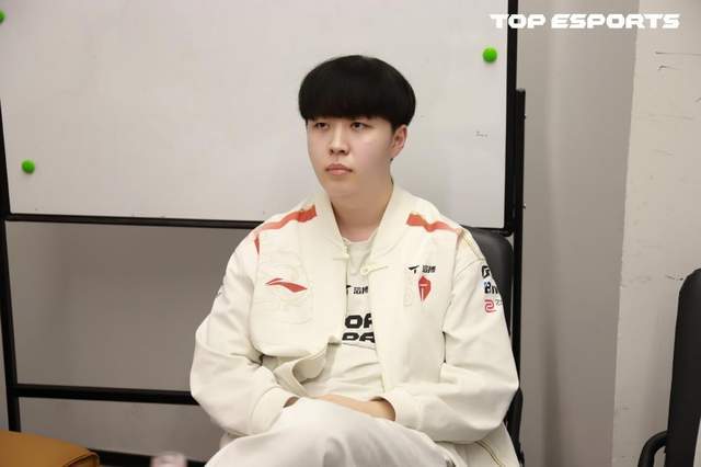 LPL登(dēng)峰組(zǔ)激(jī)戰(zhàn)正酣,iG迎戰(zhàn)TES忍界大戰(zhàn)再启,阿水(shuǐ)直面昔日队友!