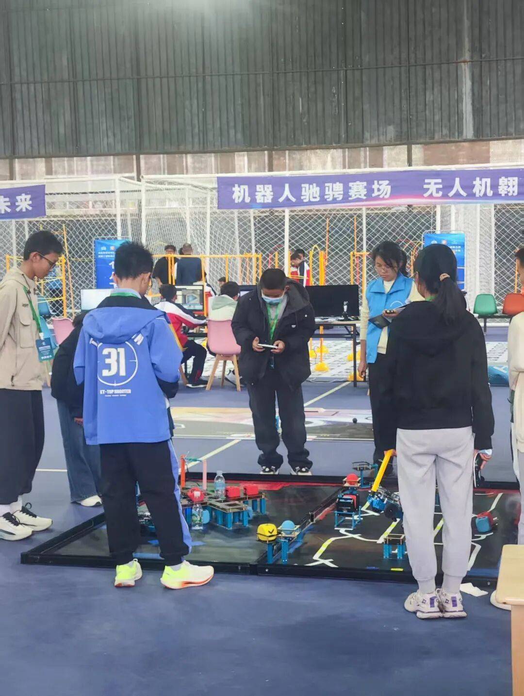 嵩明县一中初中部学子在世界机器人大赛玉溪市选拔赛中喜获冠亚季军