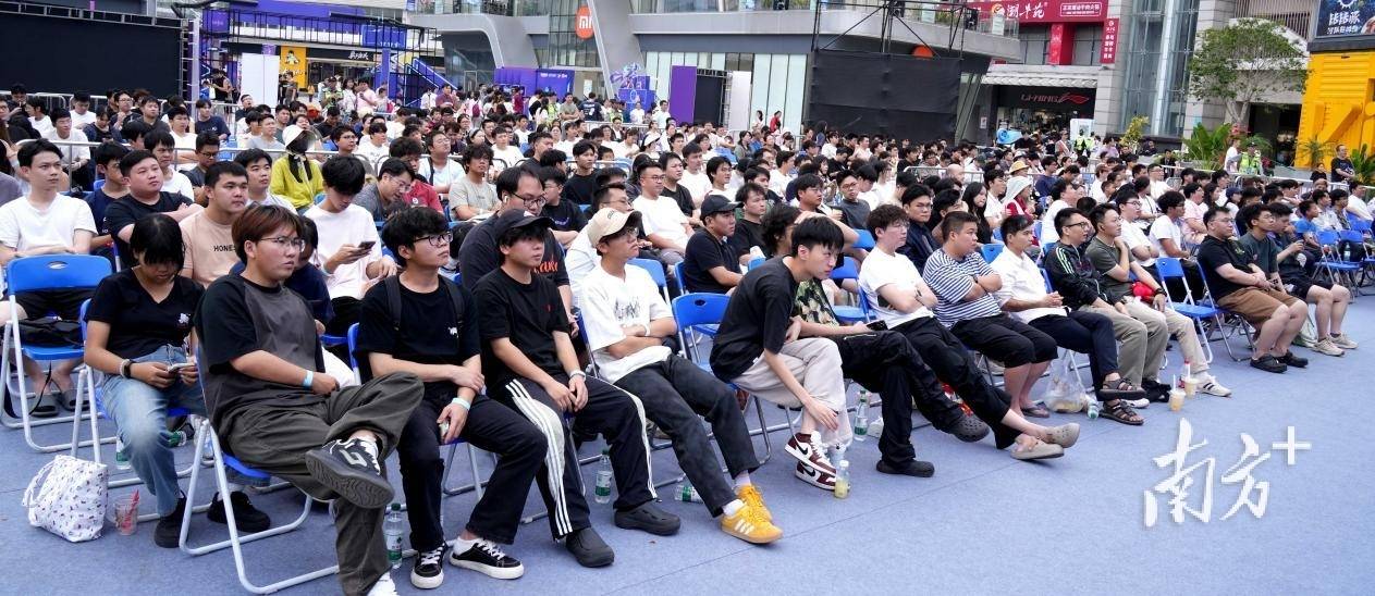大湾区电竞迷再聚(jù)万江，LOL峽(xiá)穀(gǔ)传奇觀(guān)赛派对落幕