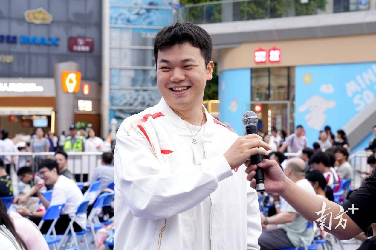 大湾区电竞迷再聚(jù)万江，LOL峽(xiá)穀(gǔ)传奇觀(guān)赛派对落幕