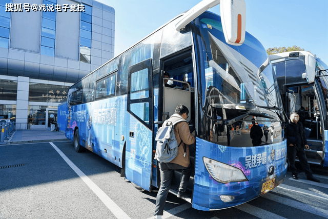 線(xiàn)下观赛有(yǒu)专属痛车接送(sòng)？还有(yǒu)奶茶(chá)贈(zèng)饮？坦克世界也(yě)太周到了